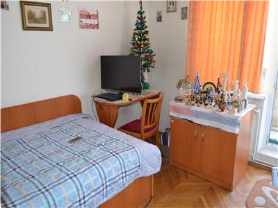 Apartament cu 4 Camere de Vanzare in Zona UMF