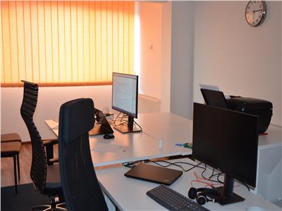 Apartament cu 3 Camere de Vanzare in Zona Dambu Pietros